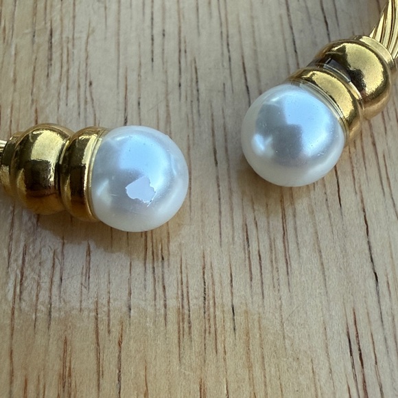 Anthropologie Gold-Tone and Pearls Classic Cable Bracelet!!🔥🔥🔥 - Picture 15 of 15